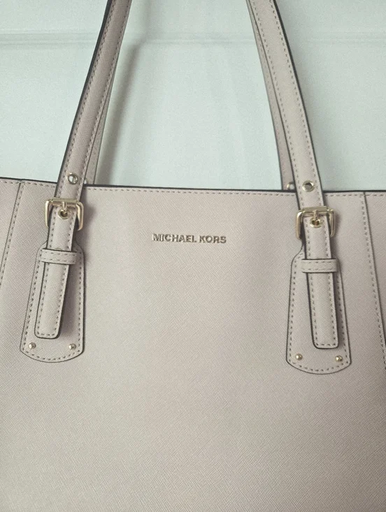 Michael Kors Voyager saffiano Bag - Picture 5 of 14
